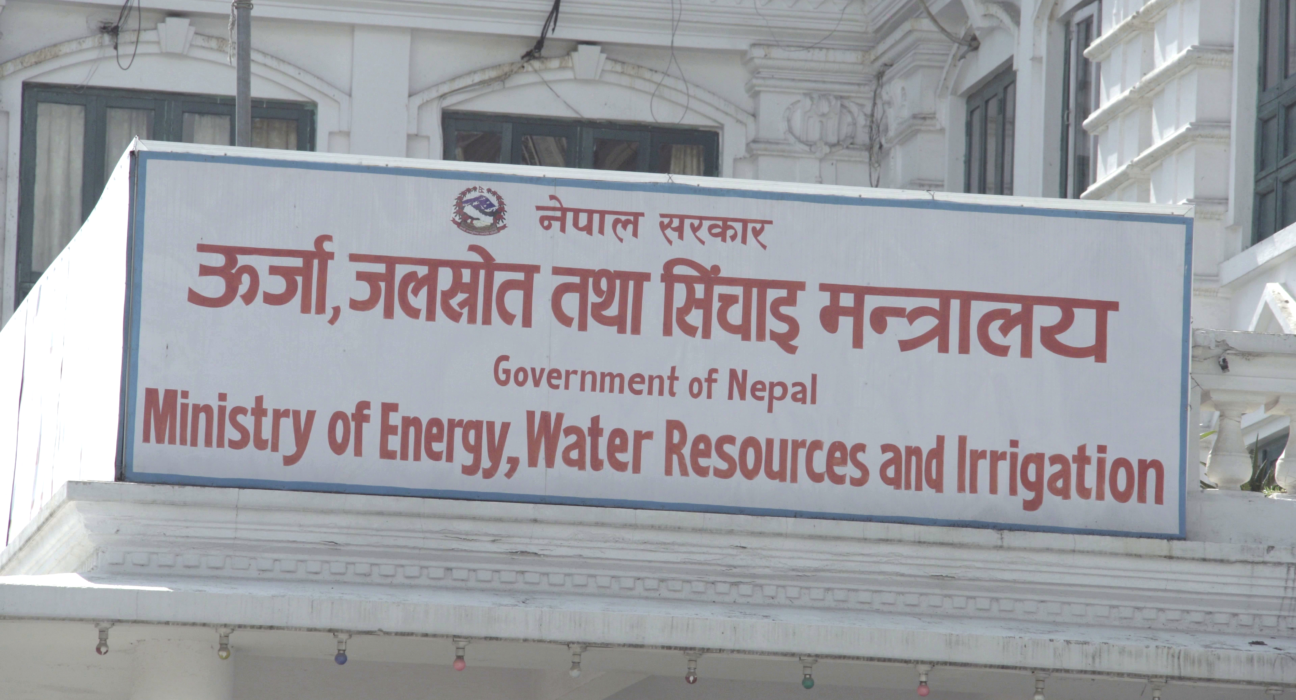 तोकिएको शुल्कभन्दा अतिरिक्त रकम माग गरिए मन्त्रालयमा जानकारी गराउनु : मन्त्री श्रेष्ठ